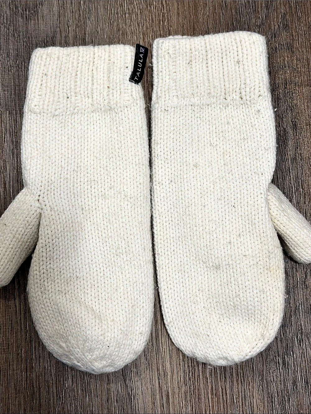 Aritzia Talula Cream Knit Mittens